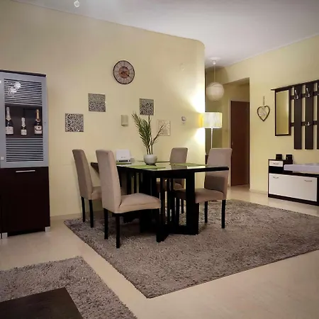 アパート Next To The Apartment.