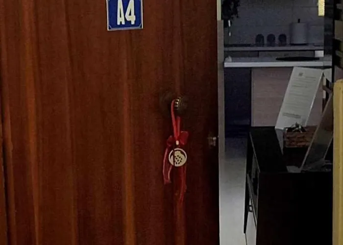 Next To The Apartment. Apartamento Calamata